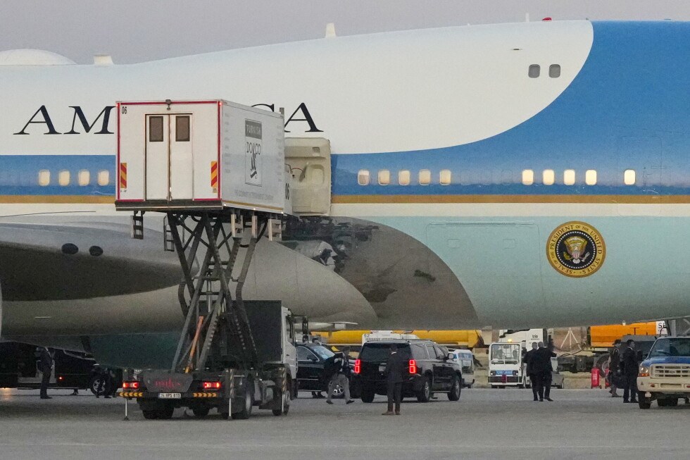 Trump hid in an airport catering truck to leave Turkey, and the reporters left on Air Force One were not told