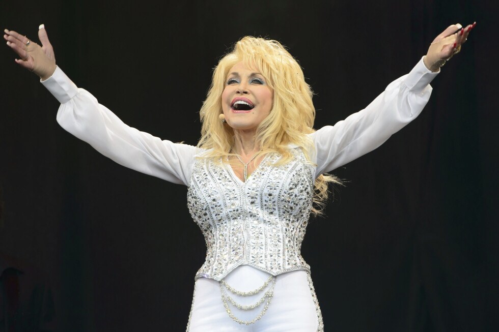 Dolly Parton dies at 80, Trump lowers the flags for a week, and a Texas judge cites her by name in striking down the state's drag ban