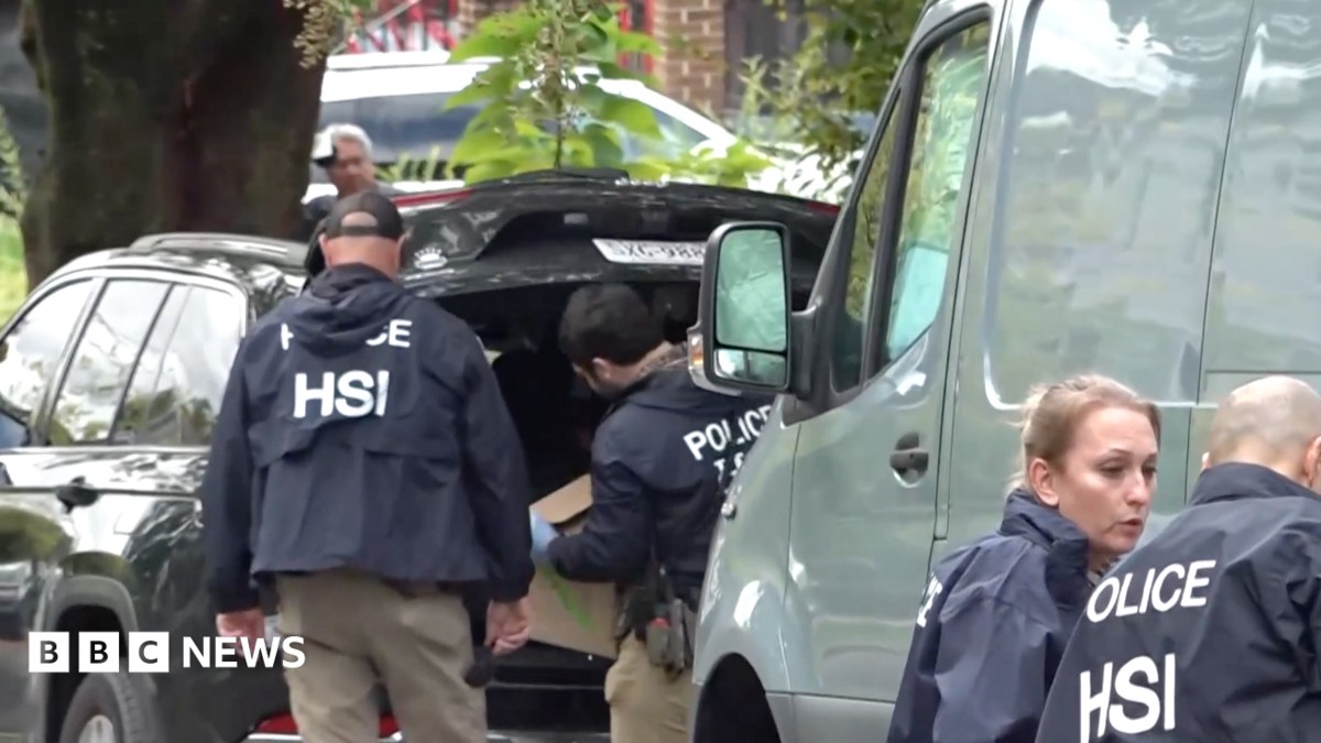HSI agents with boxes outside Ilhan Omar's home.